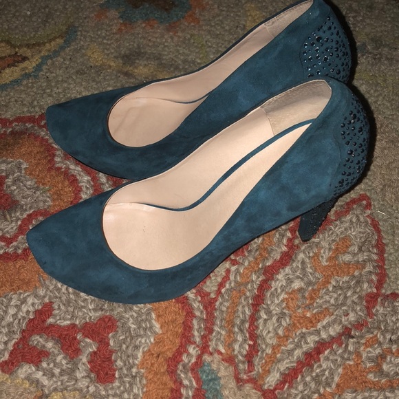 Woman’s heels - Picture 2 of 4